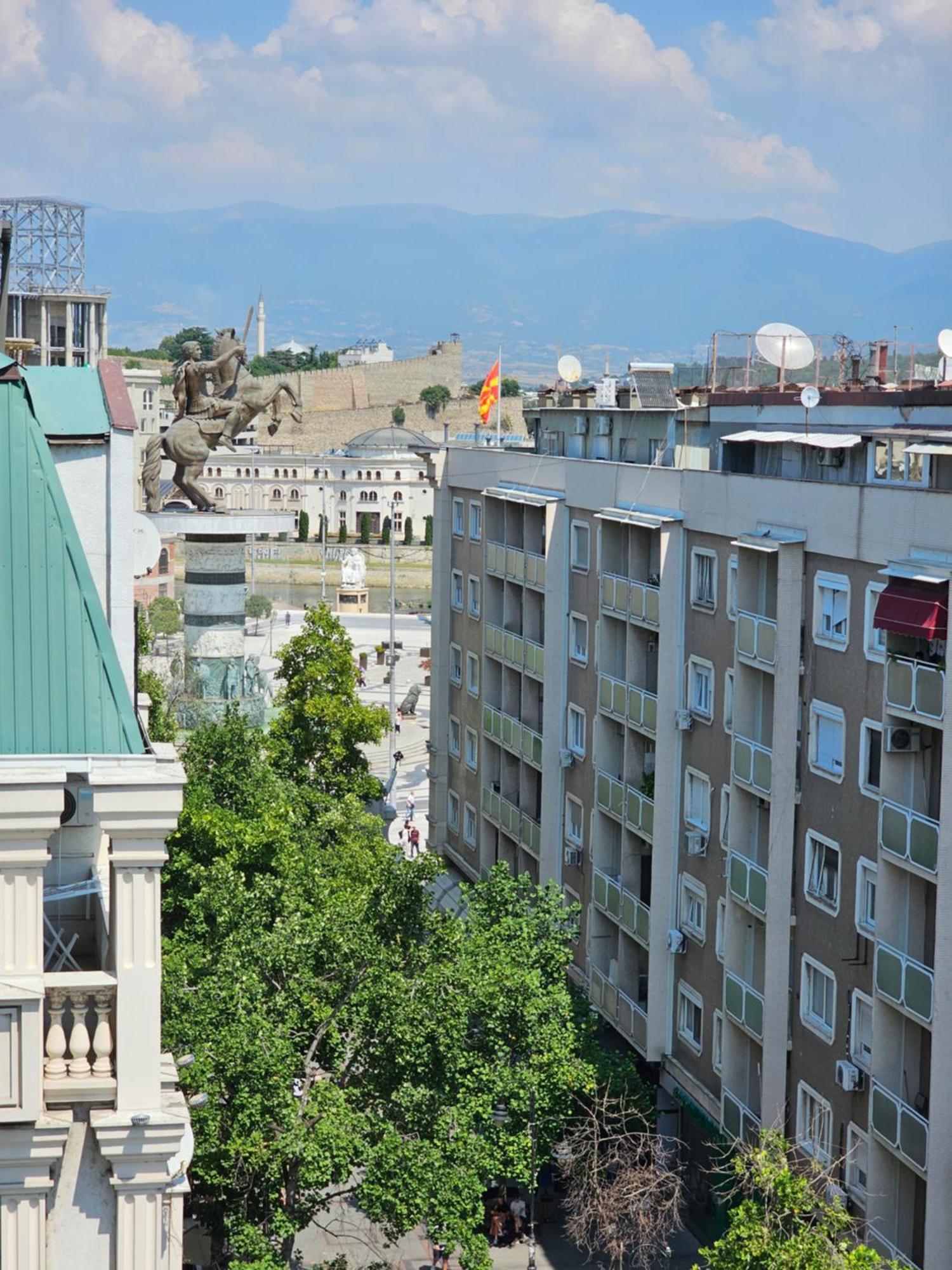 Fantazy Apartment Main Square Skopje Buitenkant foto