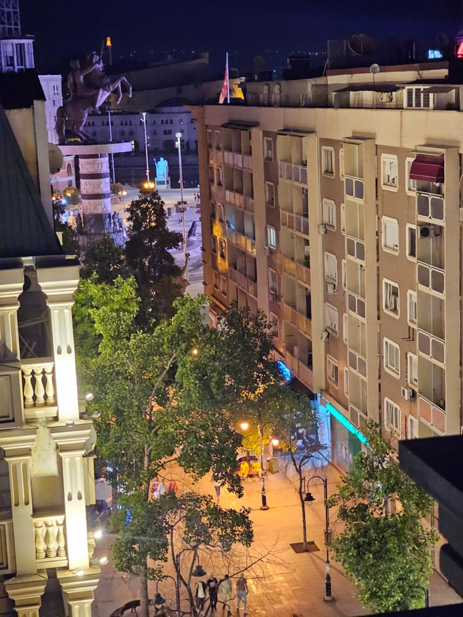 Fantazy Apartment Main Square Skopje Buitenkant foto